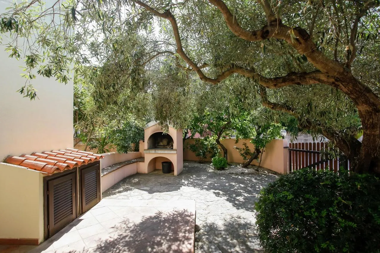 La Ena Casa Vacanze بودوني