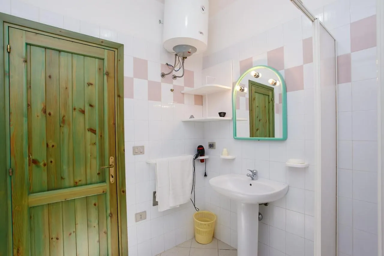 بيت للعطل La Ena Casa Vacanze بودوني إيطاليا